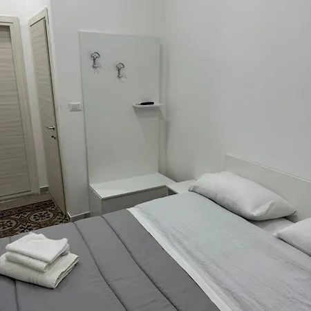Henry Luxury 3* Naples